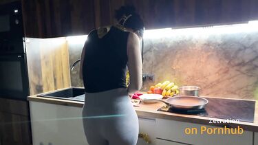 Новогоднее желание: жена друга строчит минет до финала на лицо