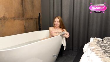 Учит девушку друга сосать член и трахает ее с финалом в киску