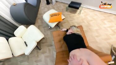 Именинница проиграла желание и была выебана сводным братом