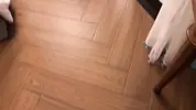 помогает училке с переездом