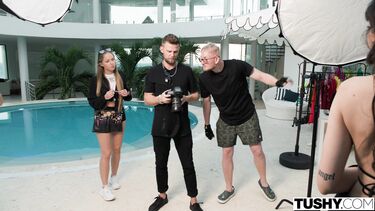 Анал с маленькими сиськами: Фотограф трахает красивую попку кудрявой мулатки Селвы Лапиедра
