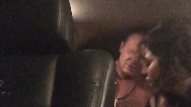 Секс с русской в машине: Стоянок трахает Елену Беркову в тачке на парковке
