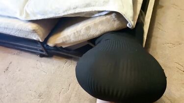 Мачеха, опять ты застряла в диване, и мне придётся тебя ебать!