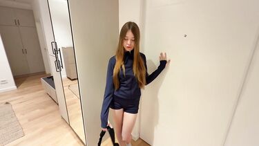 Ботаник трахает 18-летнюю подружку, пришедшую после тренировки